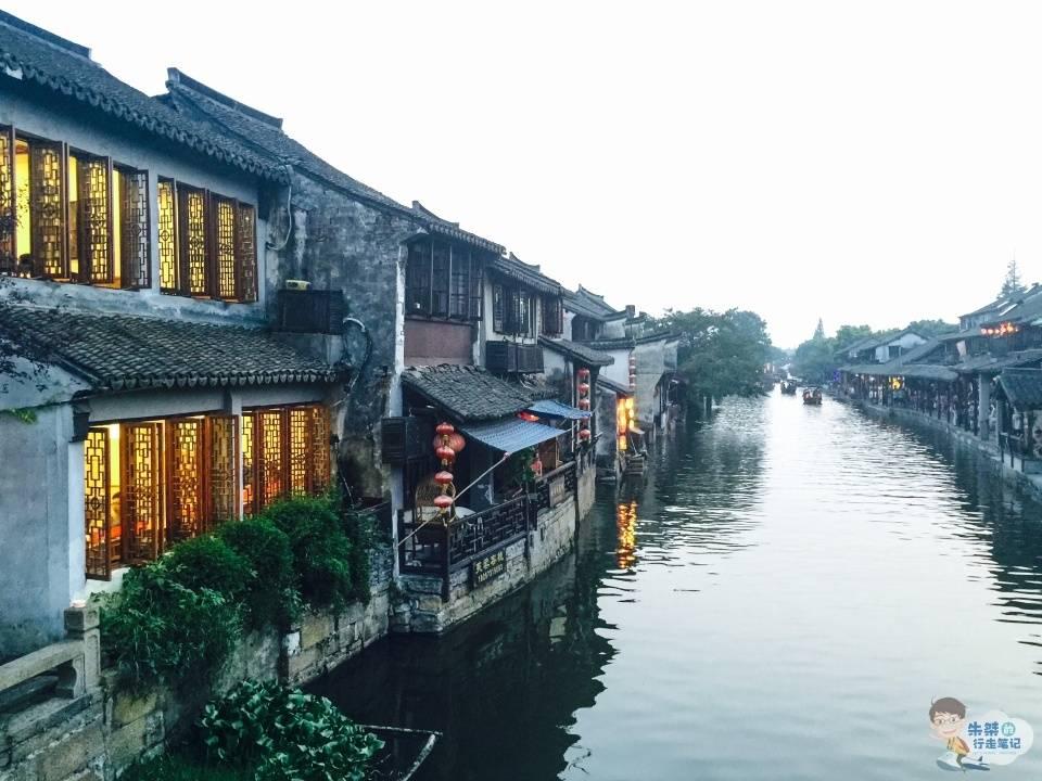 旋转的圆球